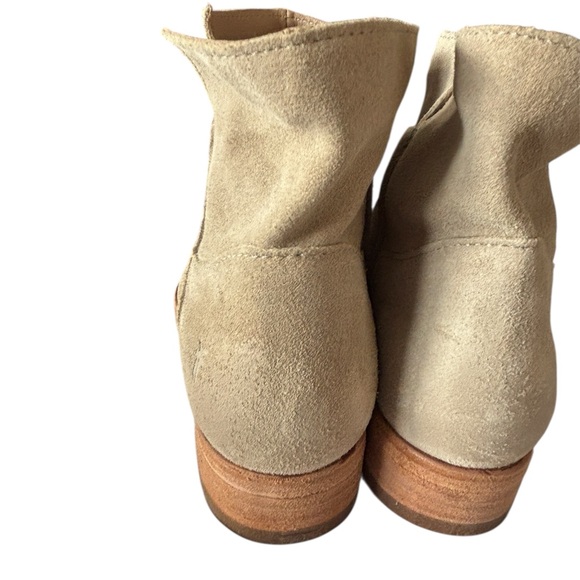 Frye 6B Leather Bootie NWOT No Flaws Pull on 1” heel  Beige Suede Comfy Luxury - Picture 5 of 9